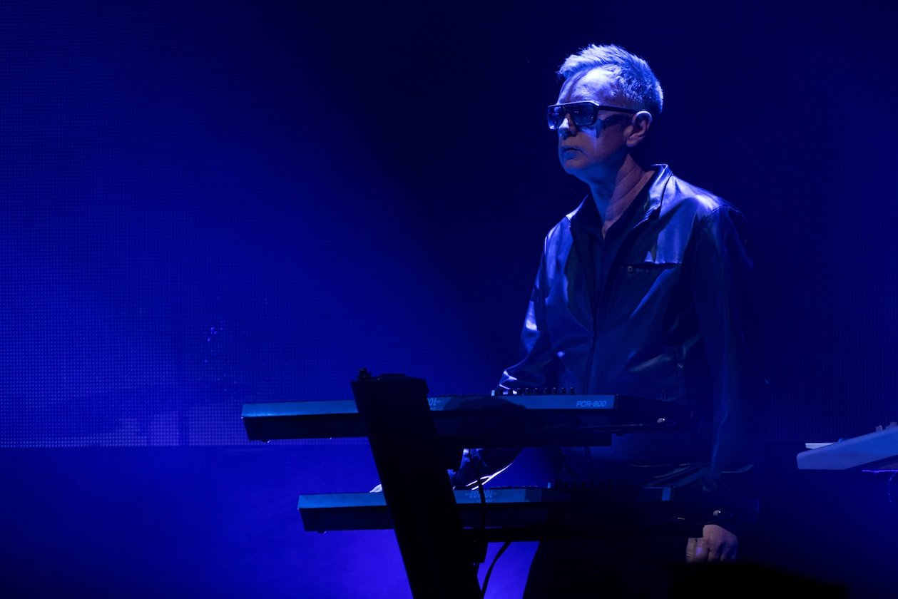 Depeche Mode – Die Livepremiere von "Spirit" am Tag der Albumveröffentlichung. – Andrew Fletcher.