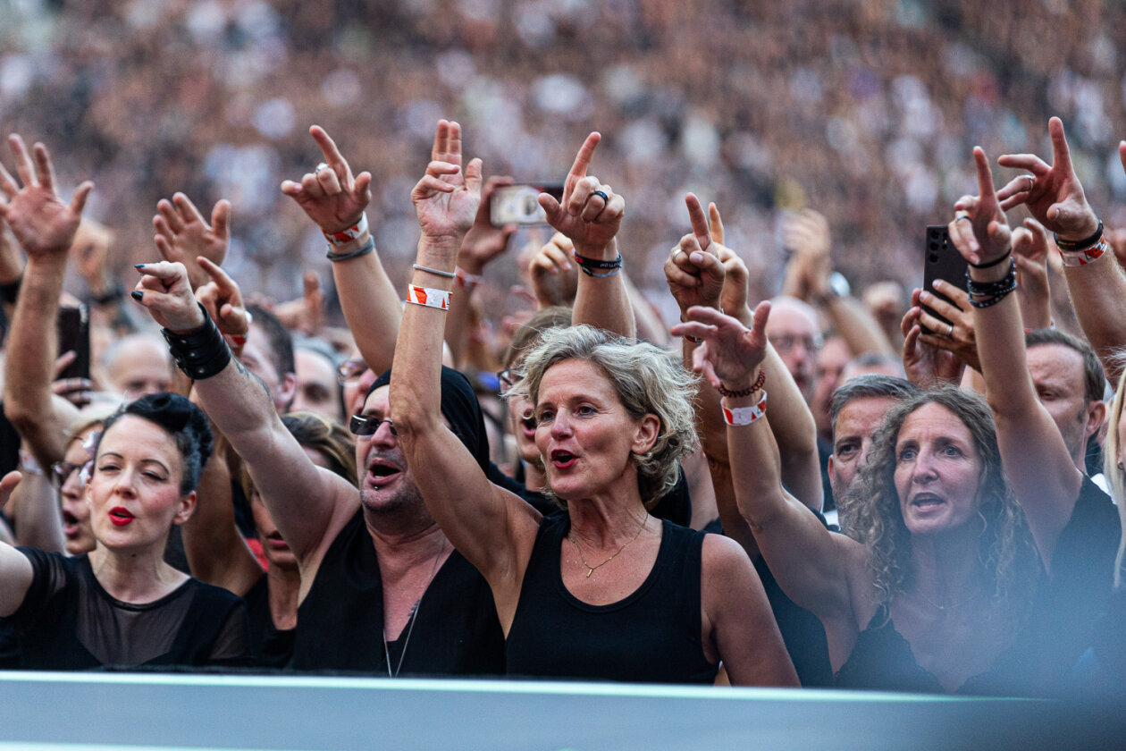 Depeche Mode – Dave Gahan und Martin Gore: 70.000 Fans und tosender Applaus. – Fans.