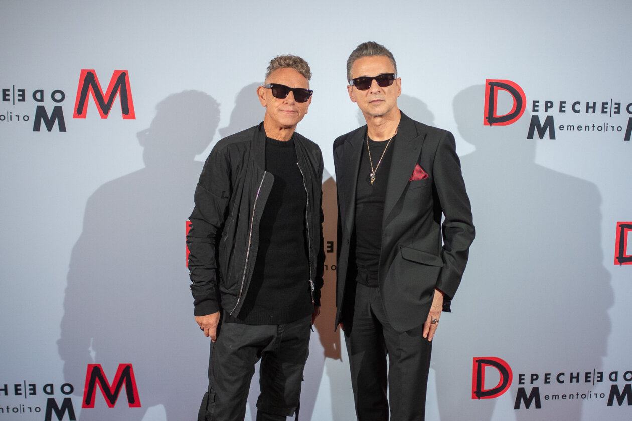 Depeche Mode – Die verbliebenen DM-Köpfe in der Hauptstadt: Martin Gore und Dave Gahan. – So oder so: "Andy wird in Gedanken dabei sein".
