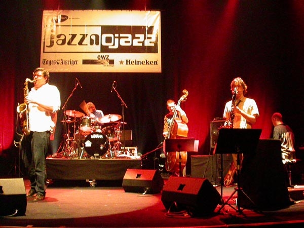 Enders Room bittet beim hervorragenden Zürcher "Jazz No Jazz"-Festival zum Tanztee. – Live in Zürich.