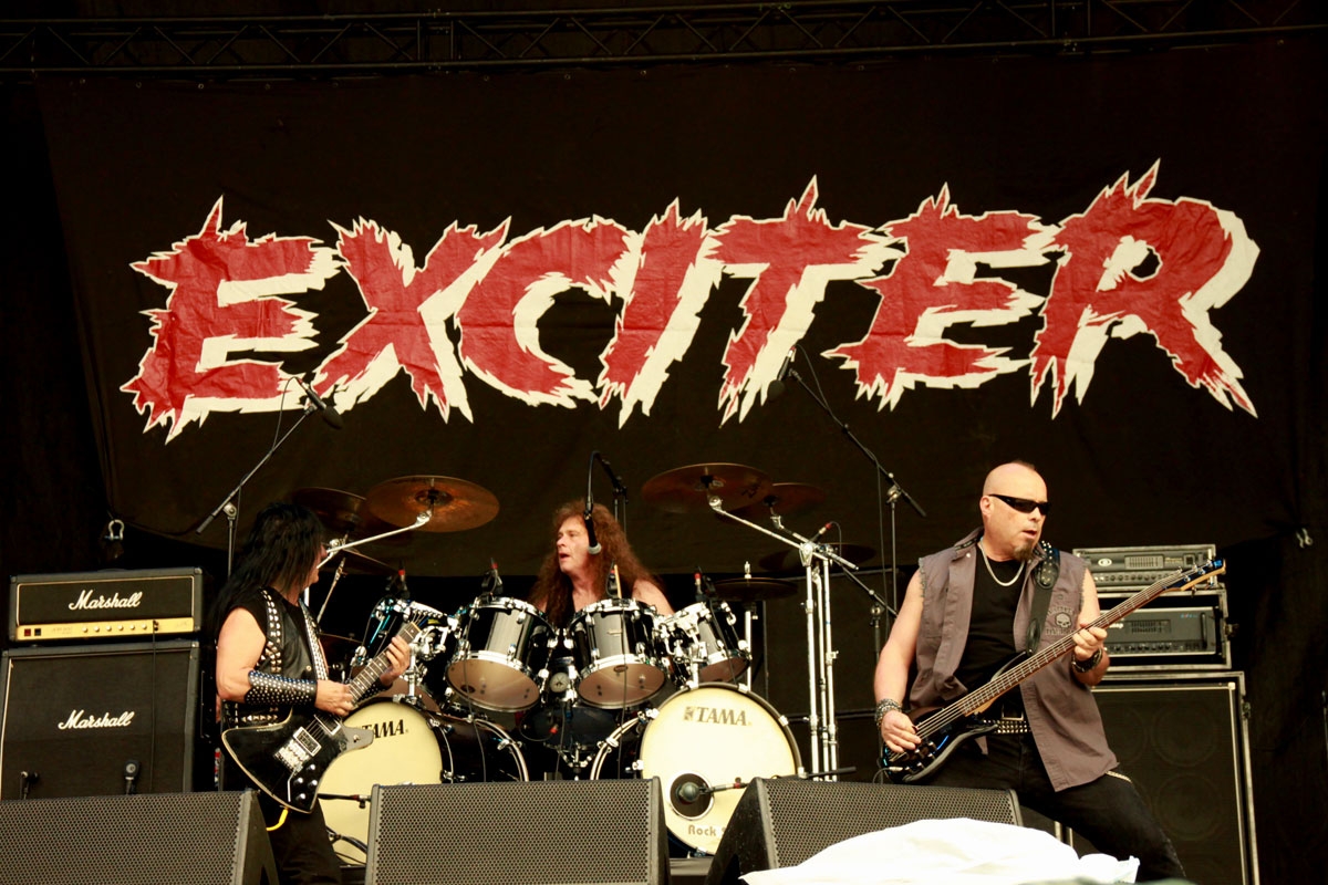 Exciter - Exciter (4/9) - Die kanadischen Haudegen. - laut.de - Foto