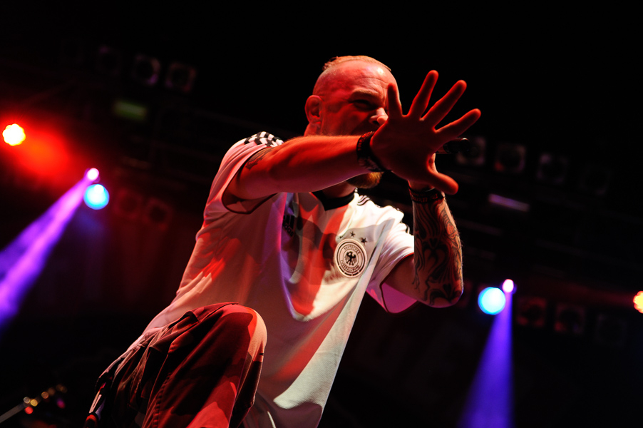 Five Finger Death Punch – Raise your fist in the air! – Ivan again.
