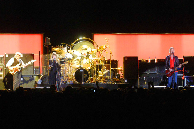 Fleetwood Mac – Alle vier im Bild: McVie, Nicks, Fleetwood und Buckingham (v.l.n.r.)