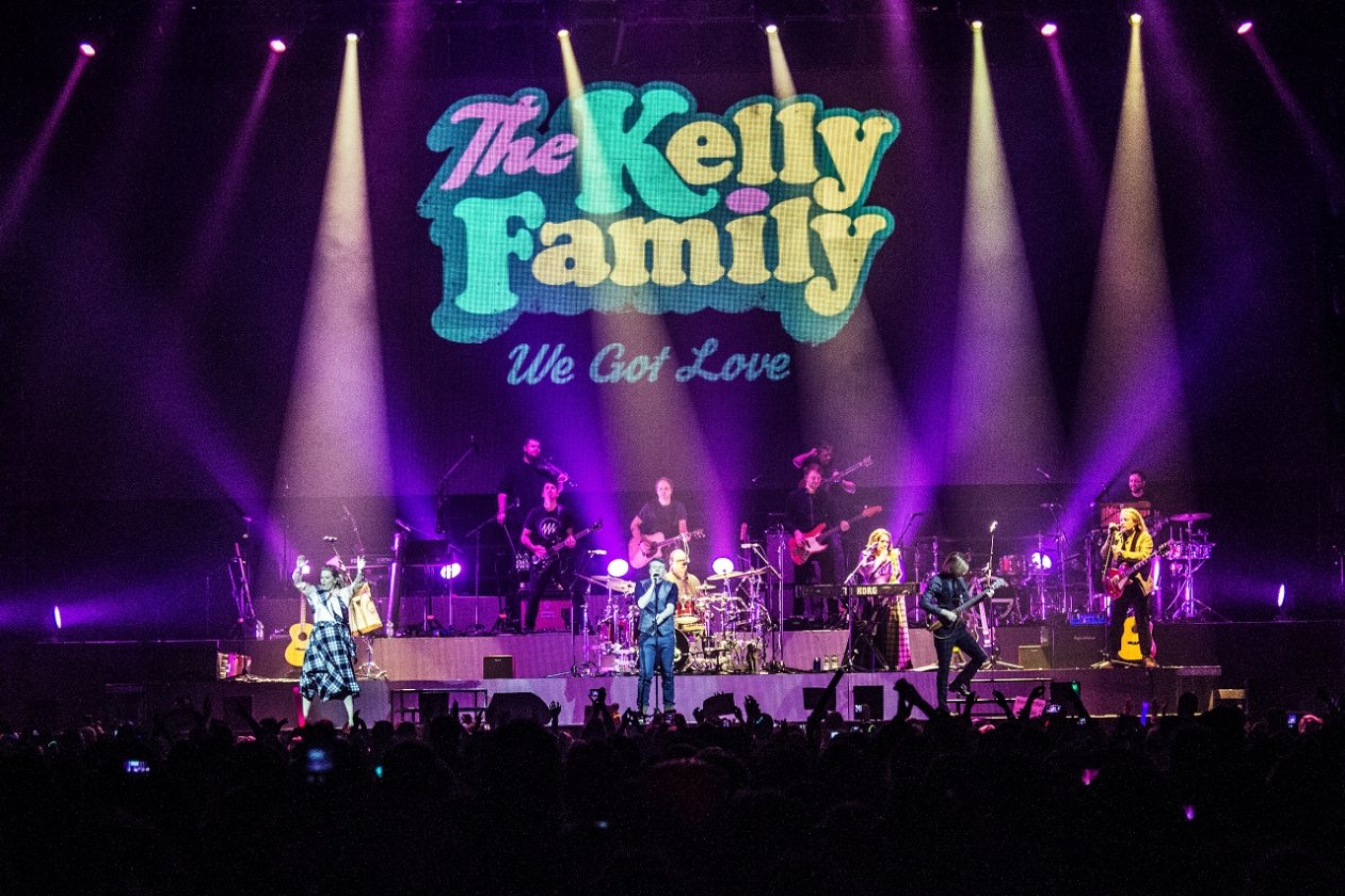 laut.de vor (und manchmal auch auf) den Bühnen. – The Kelly Family.