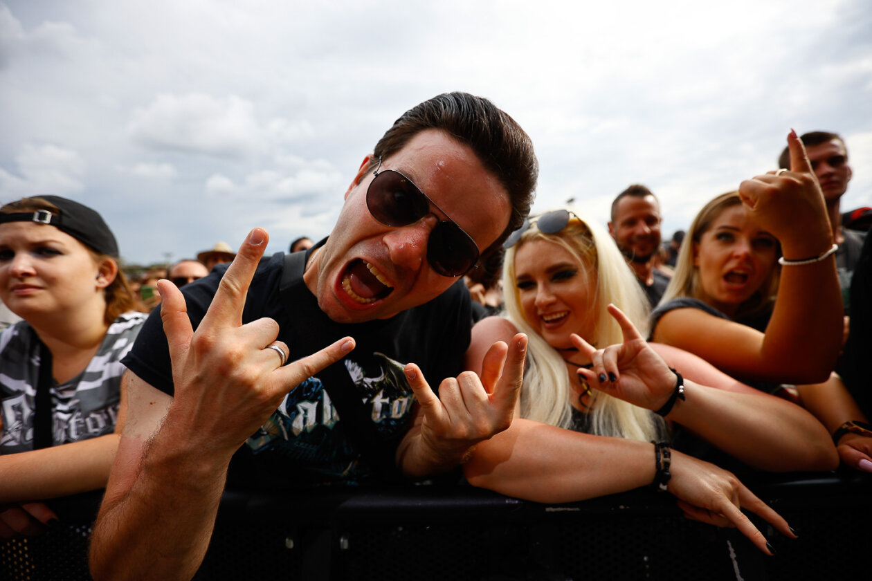 Metallica, Sabaton, Five Finger Death Punch u.a. bei der Premiere der deutschen Dependance des britischen Festivalklassikers. – Fans.