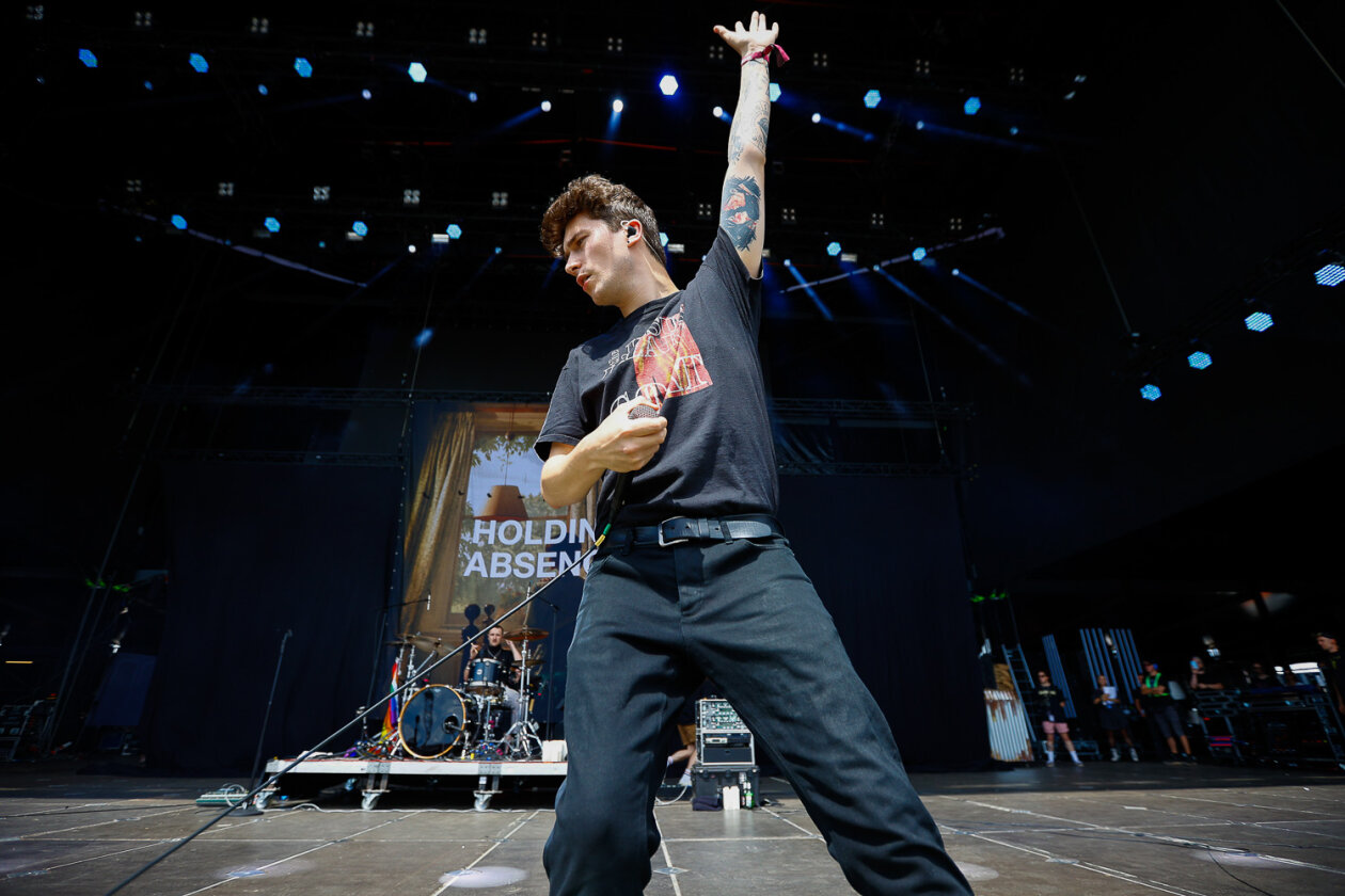 Metallica, Sabaton, Five Finger Death Punch u.a. bei der Premiere der deutschen Dependance des britischen Festivalklassikers. – Holding Absence.