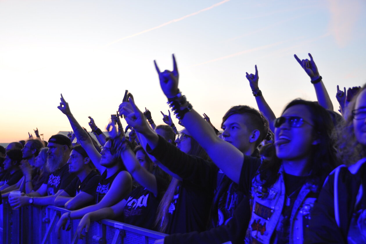 Düster, düster, am düstersten: Mayhem, Cannibal Corpse, Dismember, Alcest, Dark Funeral u.a. beim Extreme Metal-Festival in Thüringen. – Die Dark Funeral-Crowd.