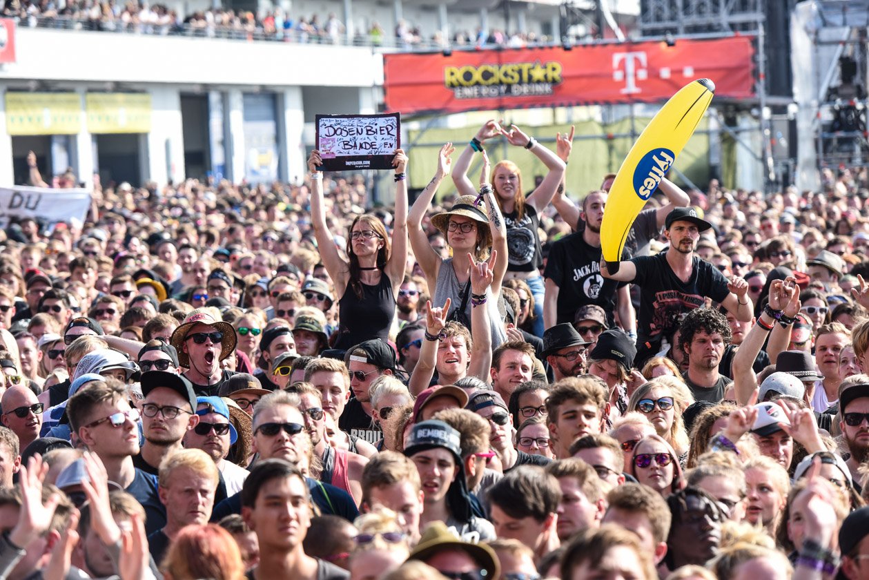 Die Bilder vom letzten Festivaltag auf dem Nürburgring. – Die Good Charlotte-Crowd.