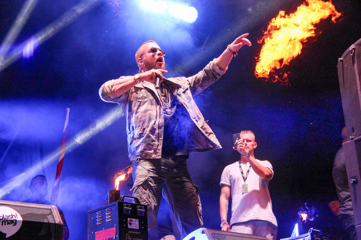 Bei amtlichen Temperaturen und mit dickem Line-Up geht die 20. Auflage des Festivals über die Bühne. – Kollegah gibt Gas.