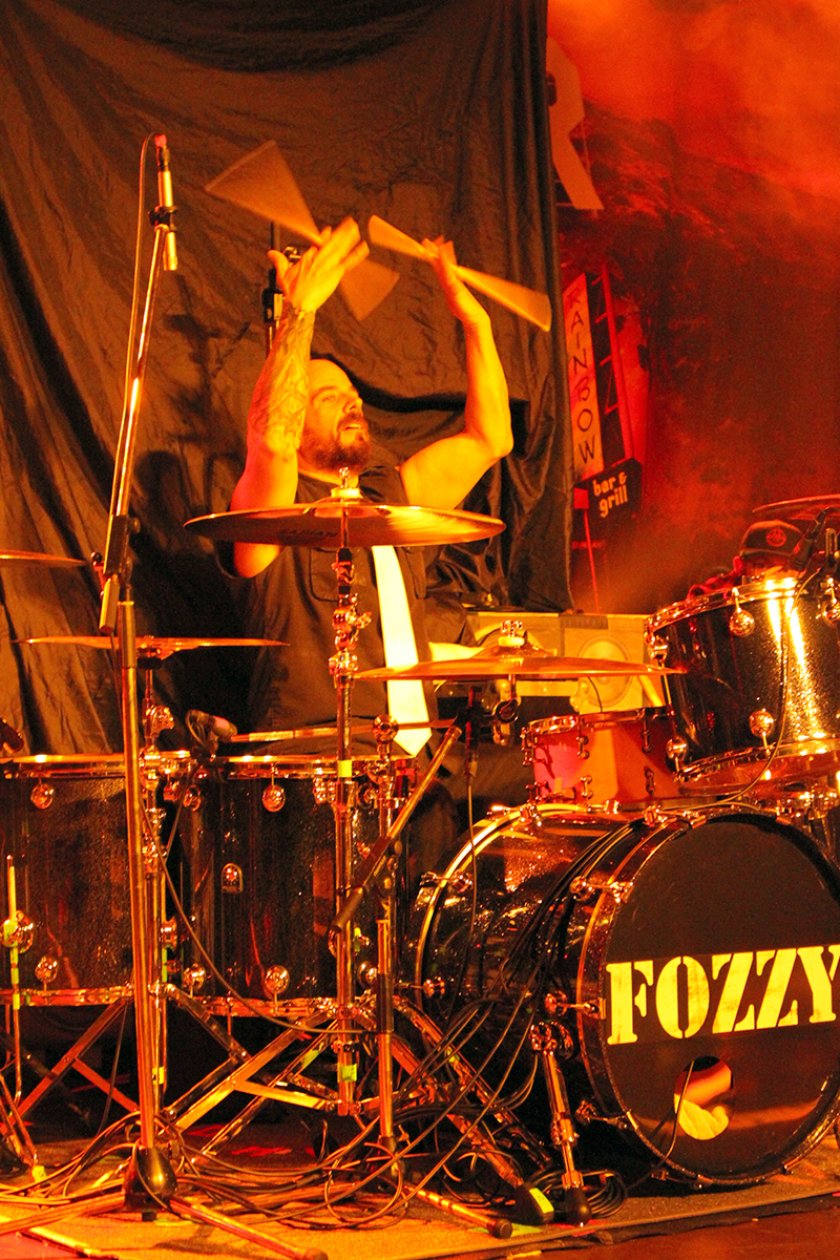 Fozzy – Ohne ihren Bassisten wäre gesanglich nicht viel los gewesen. – Ach hinter den Drums gab es ne gute Show ...