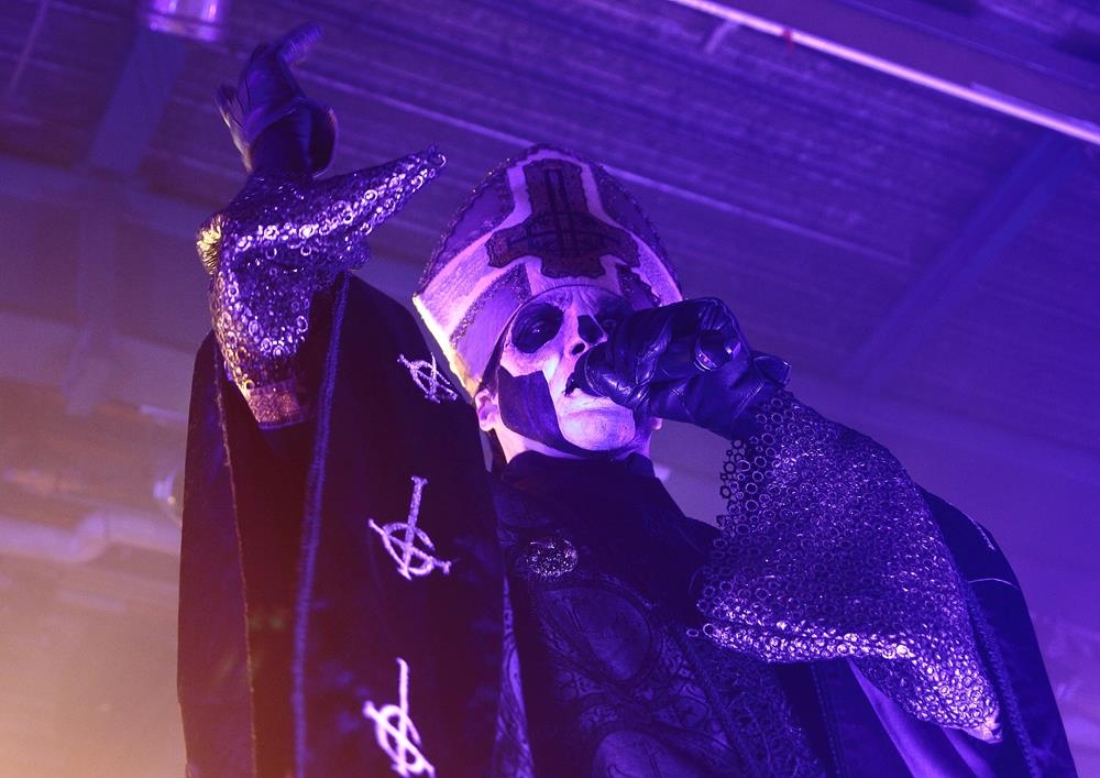 Ghost – Papa Emeritus III. und seine Ghoule zu Gast im ausverkauften Münchener Backstage. – Can you hear the rumble?