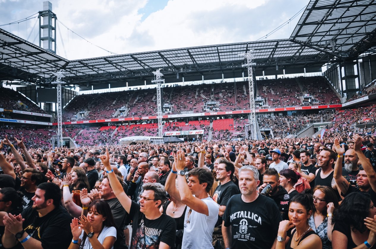 Stadion-Rock können sie: Ghost als Metallica-Support-Act. – Publikum.