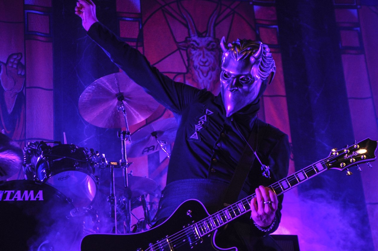 Body and Blood! Ghost live im Schlachthof Wiesbaden. – Finito.