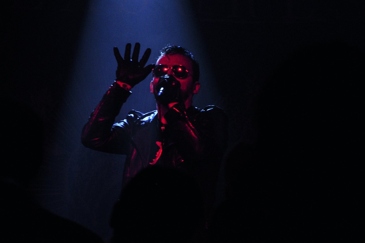 Grave Pleasures – Joy Through Death – die Post-Punk-Durchstarter live. – Sänger und Stimmungskanone Mat "Kvohst" McNerney.