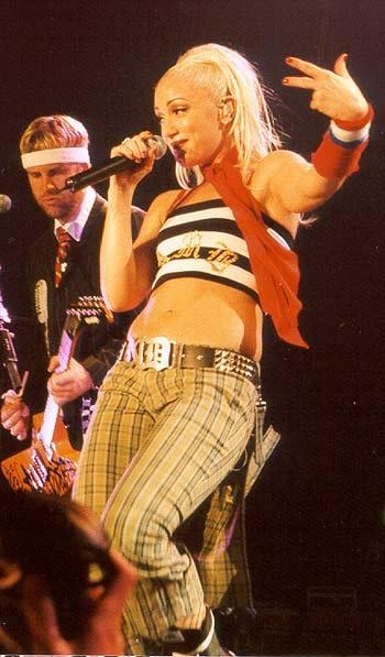 Gwen Stefani mit No Doubt 2002 live in Köln. – 
