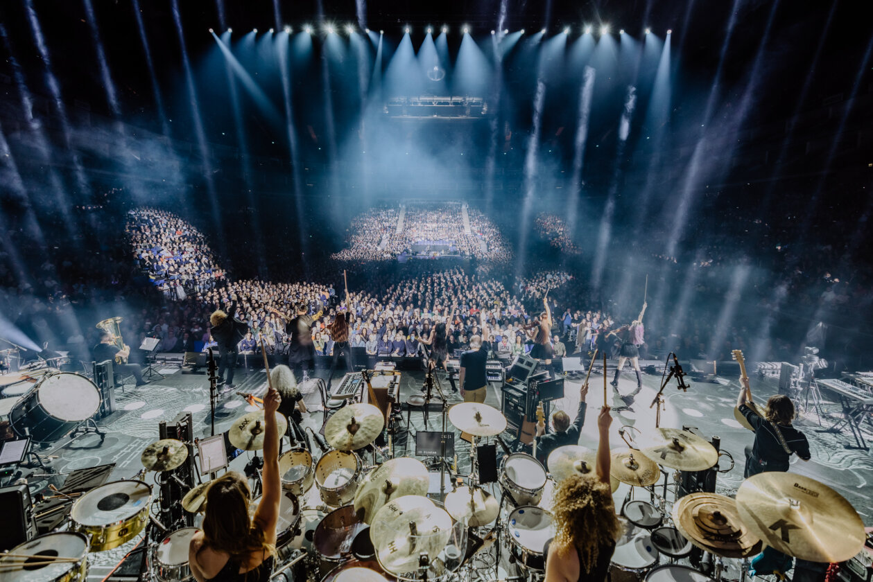 Die ausverkaufte “Hans Zimmer Live – Europe Tour 2023” führte den weltberühmten und Oscar-gekrönten Filmmusik-Komponisten durch mehrere Länder. – Hans Zimmer live.