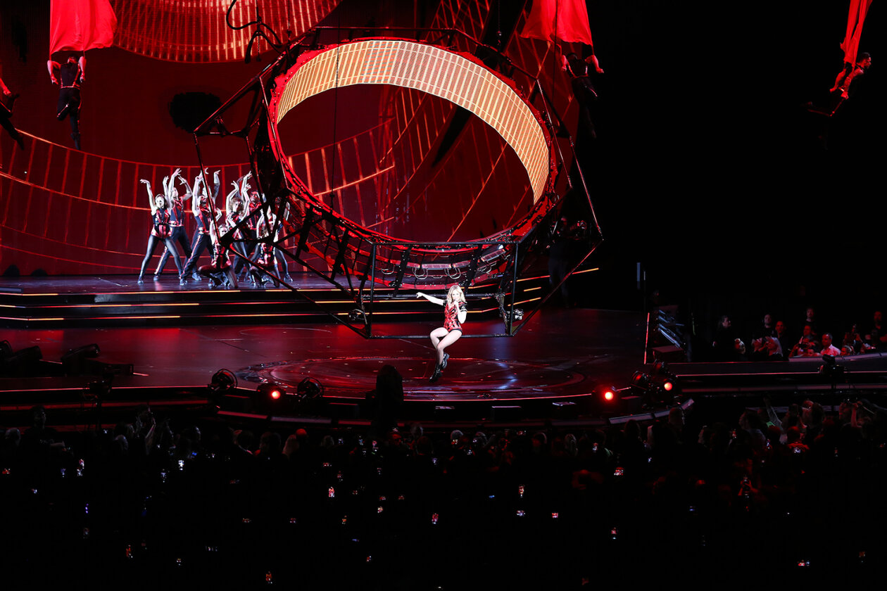 Helene Fischer – Helene Fischer. (10/16) – Umjubelter Auftakt zur vom ...