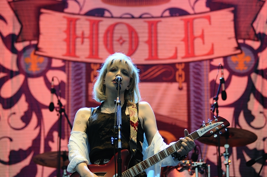Courtney Love fauchte und röhrte ins Mikro. – Hole.