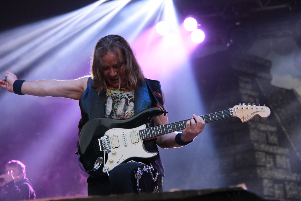 Iron Maiden – Eddie, Eddie und noch mal Eddie! – Anno 1980 traten Maiden zum allerersten Mal in Deutschland live auf. Im selben Jahr stieß Gitarrist Dave Murray zur Band.