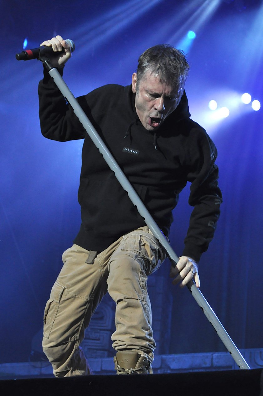 Iron Maiden – Bruce Dickinson und Co. rockten den Genfer See – Er rackerte ... 
