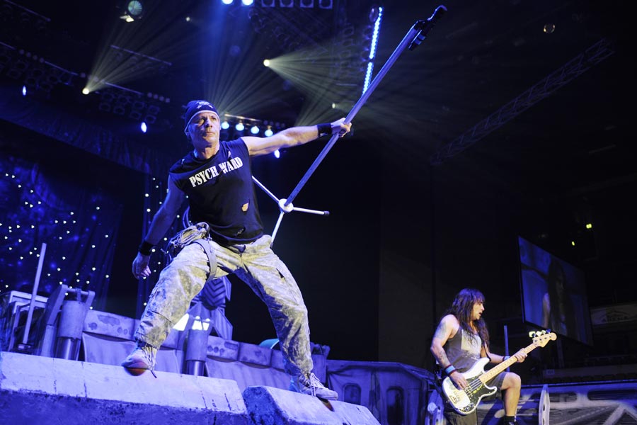 Iron Maiden – The Final Frontier - die eisernen Jungfrauen beehren den Ruhrpott. – Bruce Dickinson