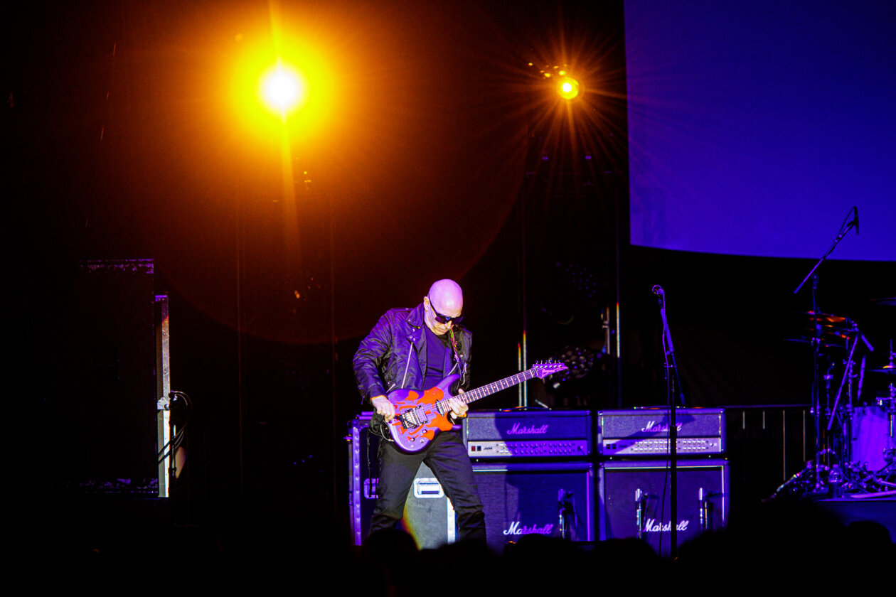 Joe Satriani – Joe Satriani.