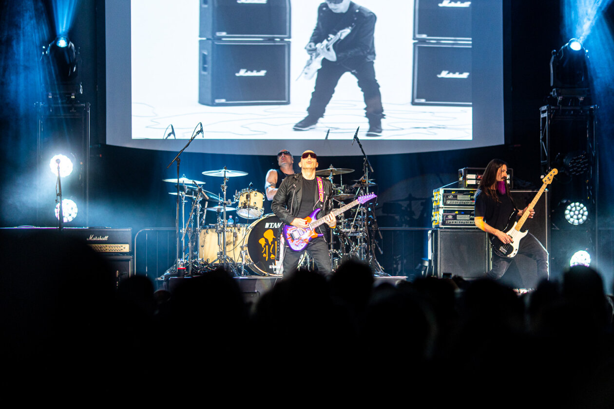 Joe Satriani Joe Satriani. (11/23) Bei ihm gingen sie in die Lehre