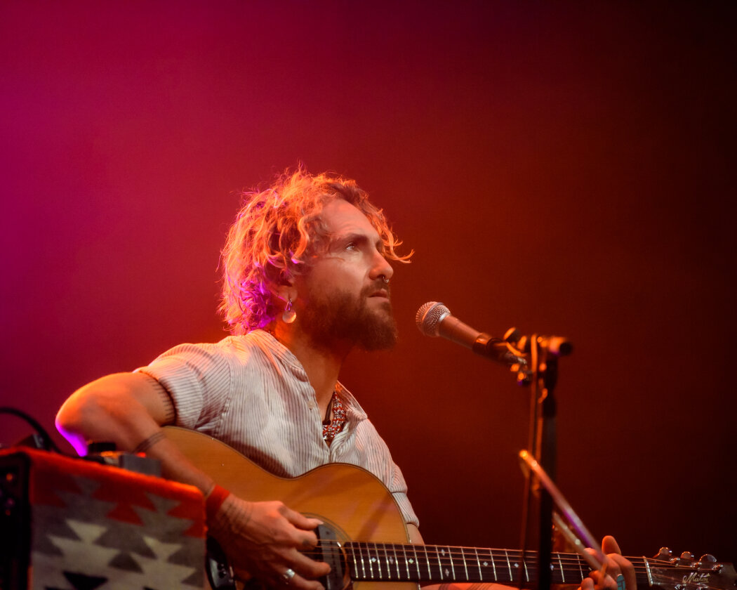 John Butler John Butler. (8/24) Der australische Ausnahmegitarrist
