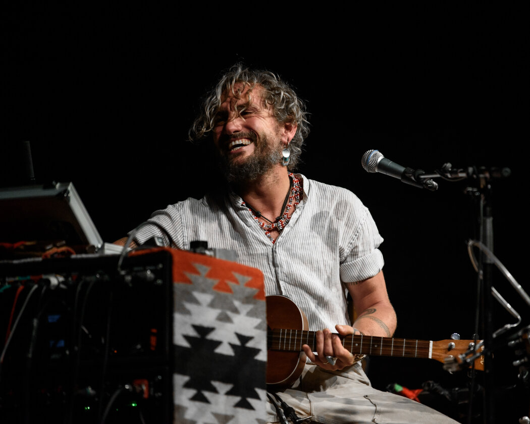 John Butler John Butler. (12/24) Der australische Ausnahmegitarrist