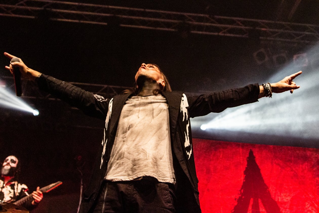 Lacuna Coil Andrea Ferro. (16/17) Lacuna Coil präsentieren 