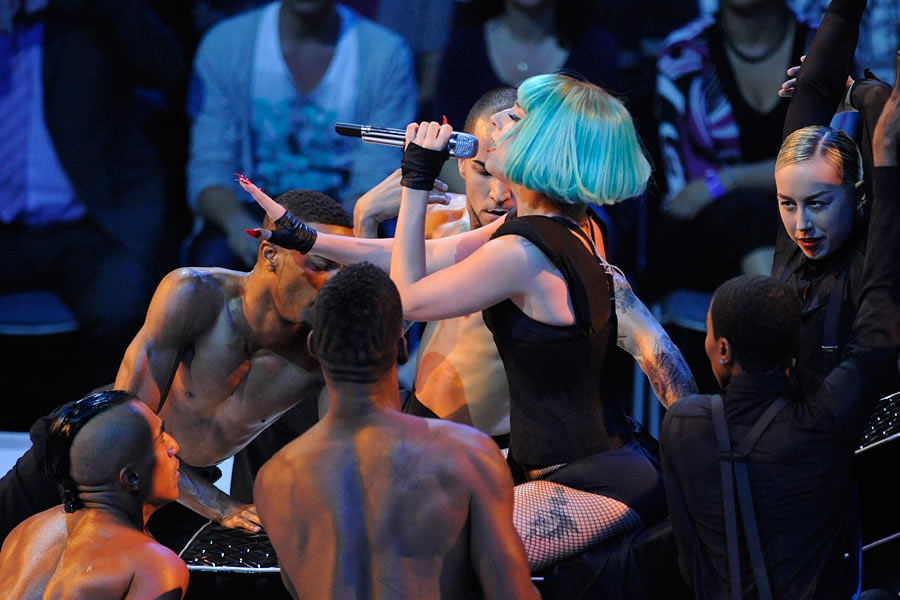 Lady Gaga lässt die Topmodels blass aussehen! – Lady Gagas Auftritt beim Finale der Topmodels