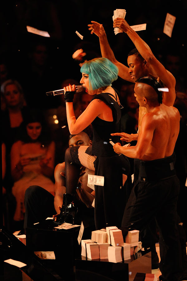 Lady Gaga lässt die Topmodels blass aussehen! – Lady Gaga in Köln