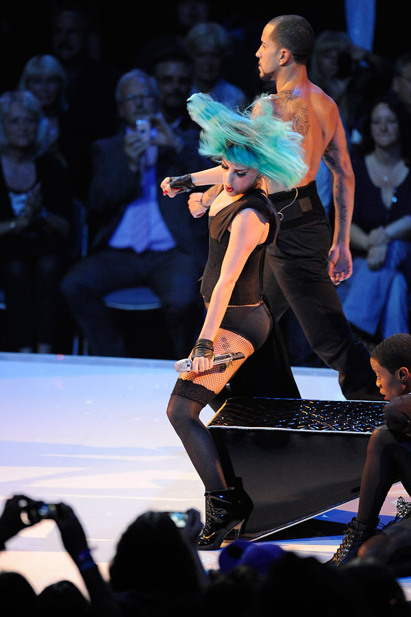 Lady Gaga lässt die Topmodels blass aussehen! – Die Lady live beim Topmodel-Finale