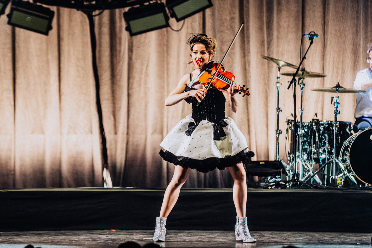 Lindsey Stirling Lindsey Stirling. (8/20) Weihnachtsshow Die