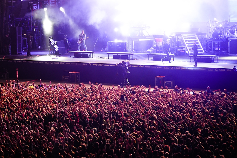 Linkin Park – Mit Deutschland-Flagge auf der Bühne. – Linkin-Fans.