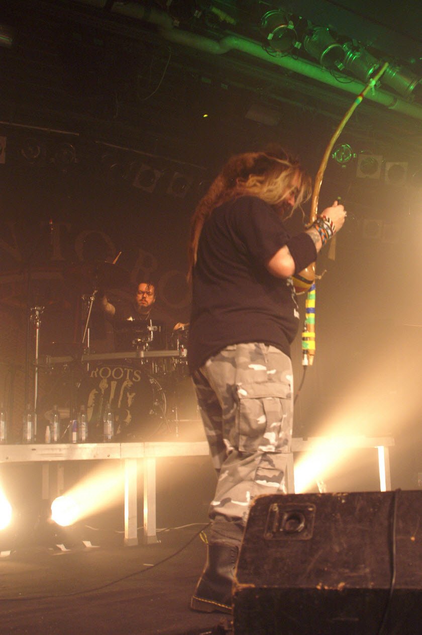 Max & Igor Cavalera – Max und Igor führen das legendäre Sepultura-Album "Roots" komplett auf. – Die Brüder feierten 20 Jahre "Roots" von Sepultura.