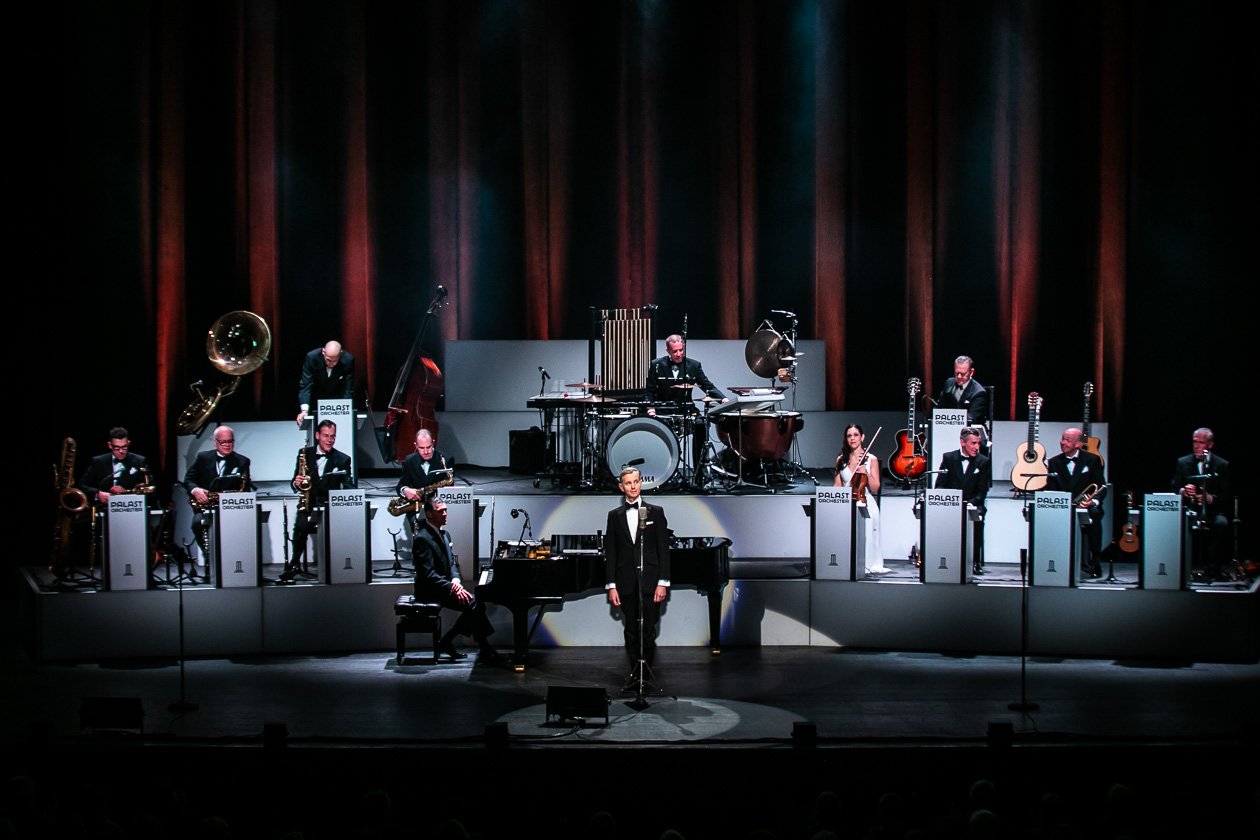 Max Raabe / Palastorchester – Max Raabe. (6/13) –