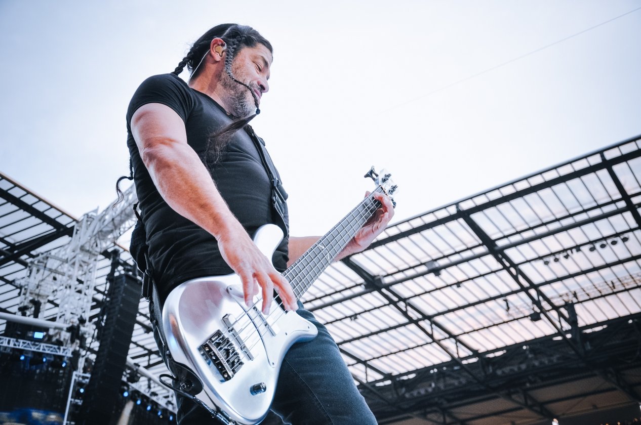 Metallica – Europe Awakens! Papa Het and Friends live in Köln. – Robert Trujillo.