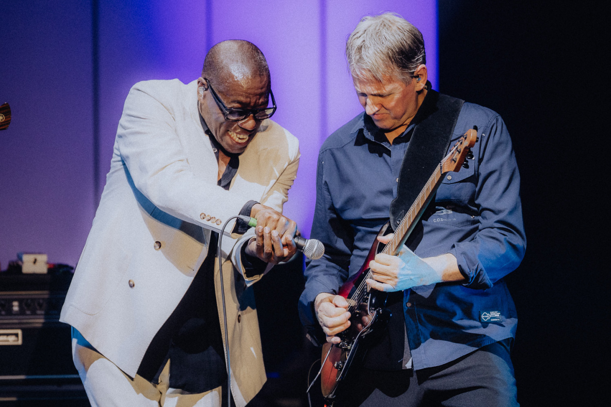 Andrew Roachford Mike And The Mechanics