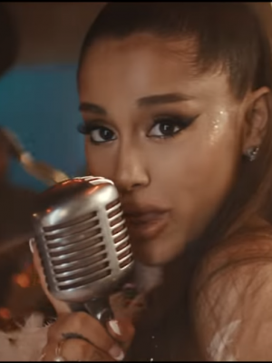 Ariana Grande & 2 Chainz: Pompöses Video zu 