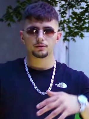 Nach Shindy Und Kollegah Dardan Trgt Die Star Trekfrisur Nach Shindy Und Kollegah Dardan Trgt Die Star Trekfrisur