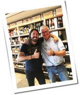 Foo Fighters: Dave Grohl gibt Fans Wein aus