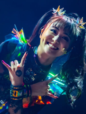 Fotos/Review: Sabaton, Babymetal & Lordi auf einer Bühne