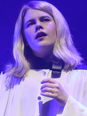 Fotos/Review: Zaho de Sagazan live in Köln