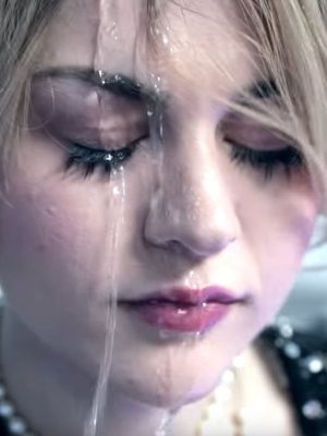 Frances Bean: Kurt Cobains Tochter debütiert in Musikvideo