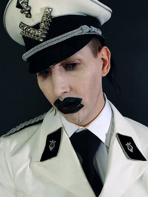 Halloween-Konzert: Johnny Depp auf einer Bühne mit Marilyn Manson