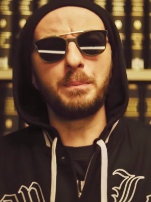 Jan Böhmermann: POL1Z1STENS0HN verhöhnt Rap-Spießer