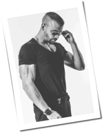 Kollegah Video Zu Aks Im Wandschrank Laut De News