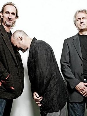 Live-Reunion: Genesis proben für den Restart im April