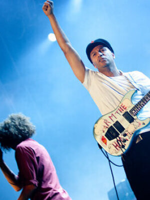 RATM: Bühnen-Security rennt Tom Morello um
